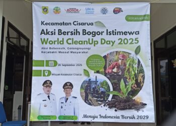 World Clean Up Day 2025, Warga Cisarua Gelar Aksi Bersih-Bersih dan Bagikan Ribuan Bibit Pohon