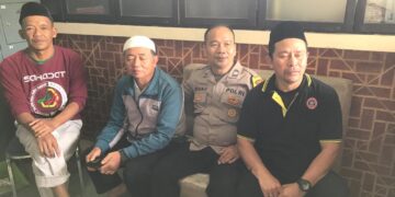 Bhabinkamtibmas Polsek Cisarua Sambangi Warga Desa Tugu Selatan Sampaikan Pesan Kamtibmas