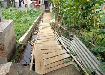 Pemdes Pasir Muncang Tanggap Perbaiki Jalan Amblas di Kp. Selaawi