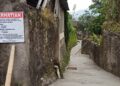 Warga RT 03 RW 14 Desa Tugu Selatan Gotong Royong Perbaiki Jalan Rusak Secara Swadaya