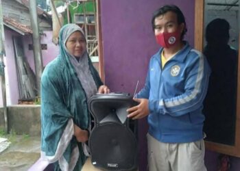 Relawan MPB Salurkan Satu Set Alat Hadroh untuk TPA Al-Mutakin di Caringin