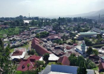Kebangkitan Wisata Puncak Ditutup Sorakan, Namun Ratusan Warga Menjerit di Belakang Panggung