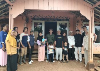 Bukti Kepedulian, Pemerintah Desa Kertaangsana Berikan Bantuan untuk Warga Disabilitas