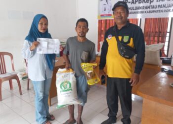 Pemerintah Desa Rantau Panjang Kanan Salurkan Bantuan Pangan dari Bulog kepada 104 KPM