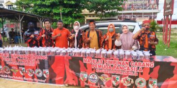 Taem Pratama Pimpin Langsung Kegiatan Sosial di Bagan Batu, Ratusan Paket Dibagikan kepada Pengguna Jalan