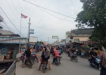 Puasa Perdana, Warga Antusias Berburu Takjil hingga Picu Kemacetan