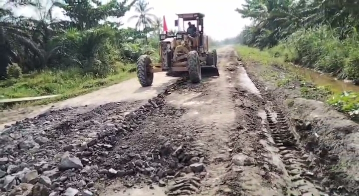 Pemkep Sungai Panji Panji Apresiasi Bupati Rohil dan Kadis PUPR atas Respons Cepat Perbaikan Jalan Poros