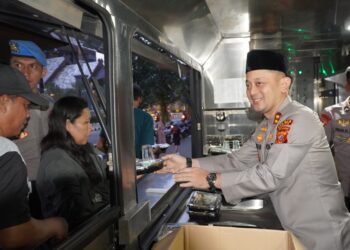 Kapolres Bogor Gelar Bagi Takjil dan Buka Bersama Mahasiswa di Pakansari