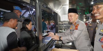 Kapolres Bogor Gelar Bagi Takjil dan Buka Bersama Mahasiswa di Pakansari